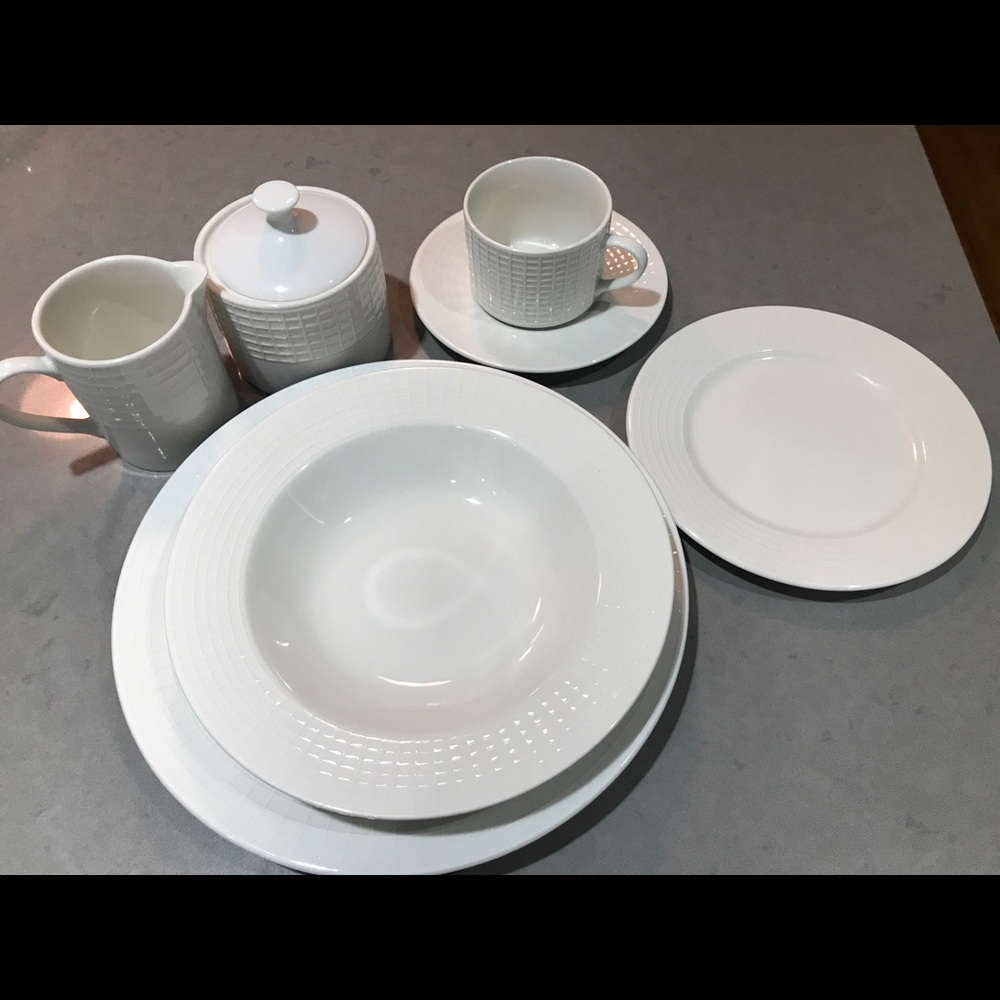 Oneida Matrix dinnerware